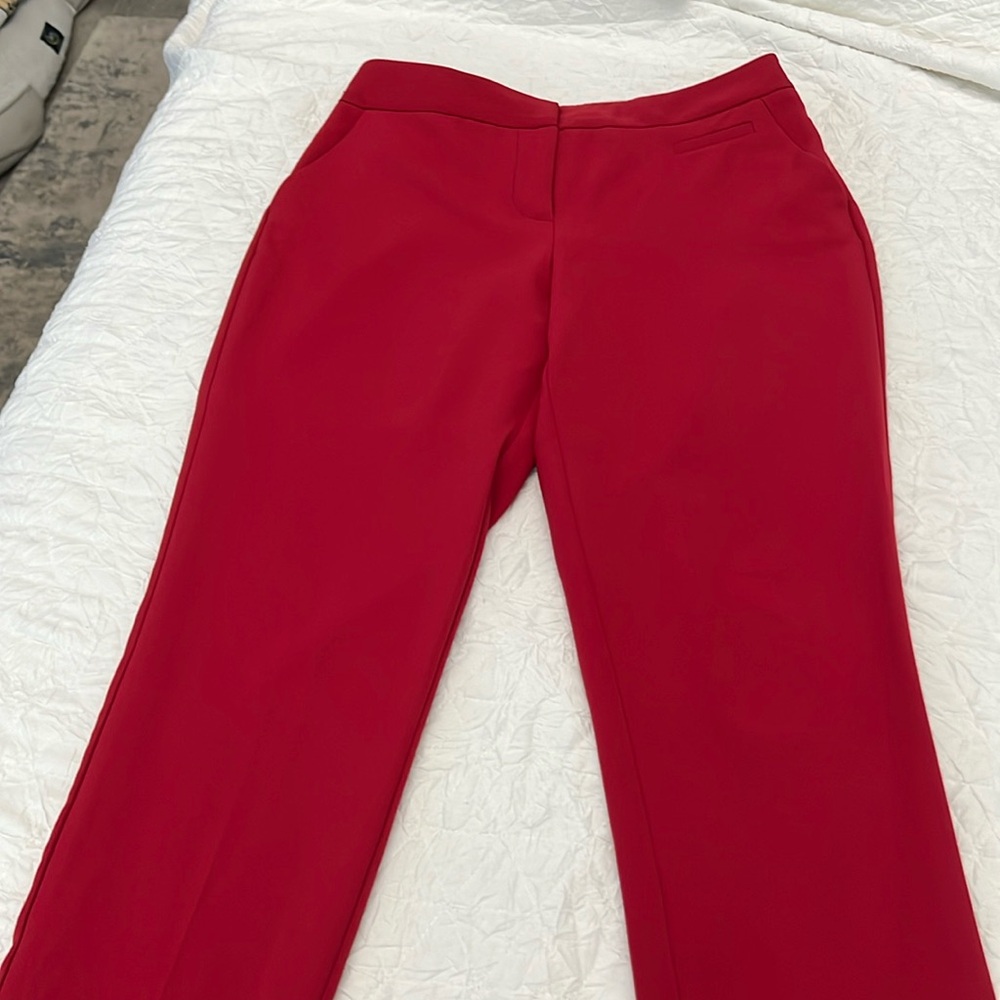 Red cropped trousers